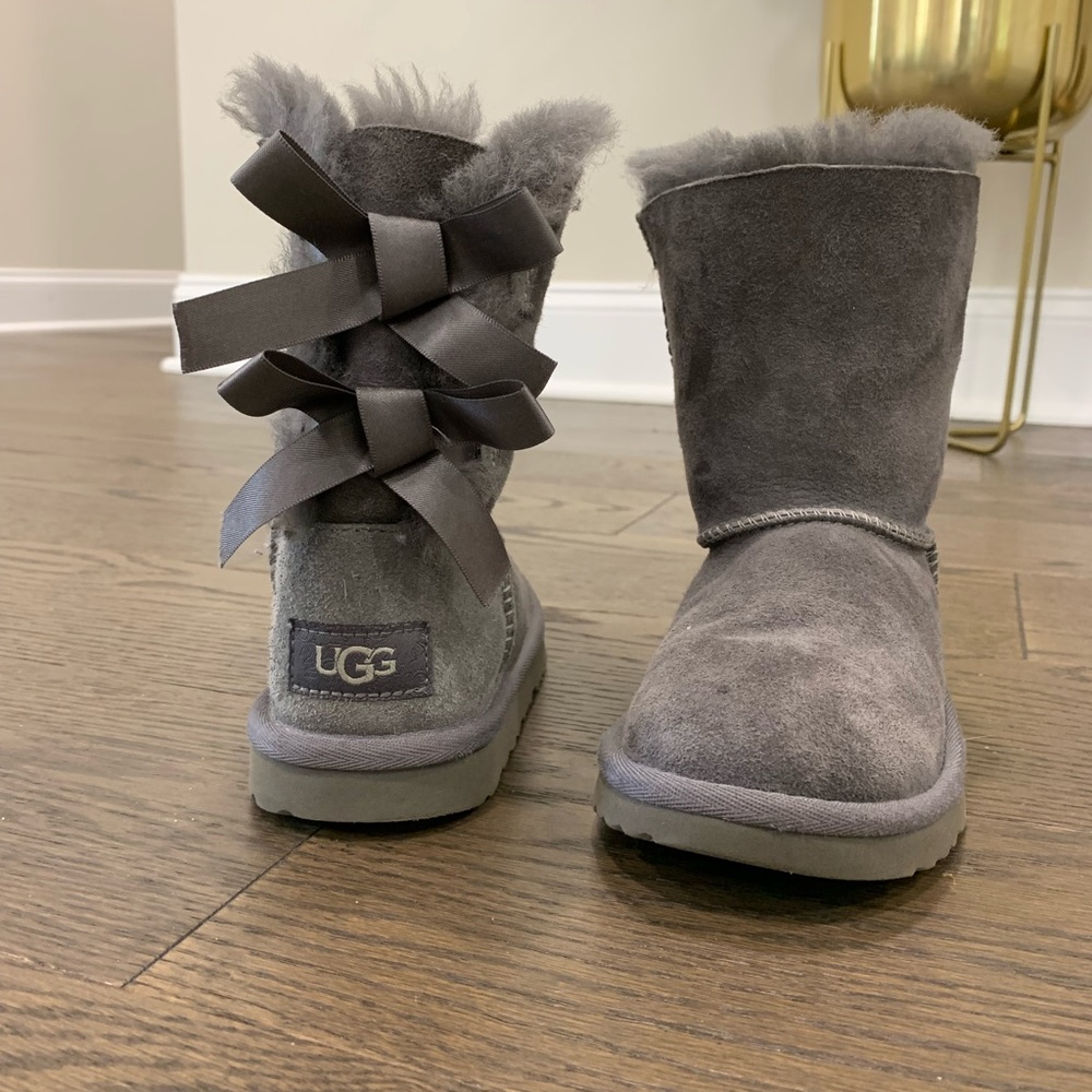 Kids Ugg Boot, size 12